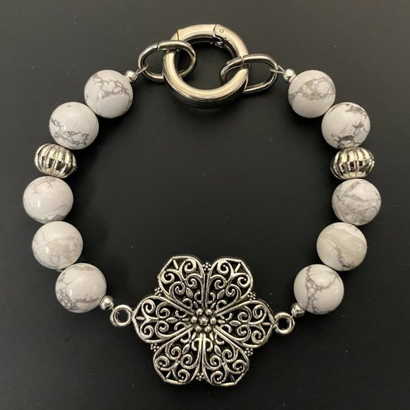 Beaded bracelet with silver-tone flower accent and clasp - White / Gray - Picture 1 of 1